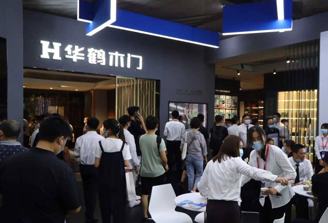 千亿大势乘风来！华鹤木门携大师国潮原创新品惊艳建博会